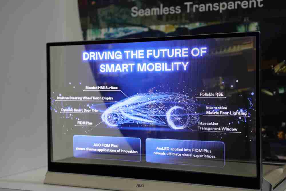 优游UB8凭借着超高亮度和透明度，，这款30吋透明Micro LED显示器在AR系统与智慧零售具有潜在的应用价值。。。