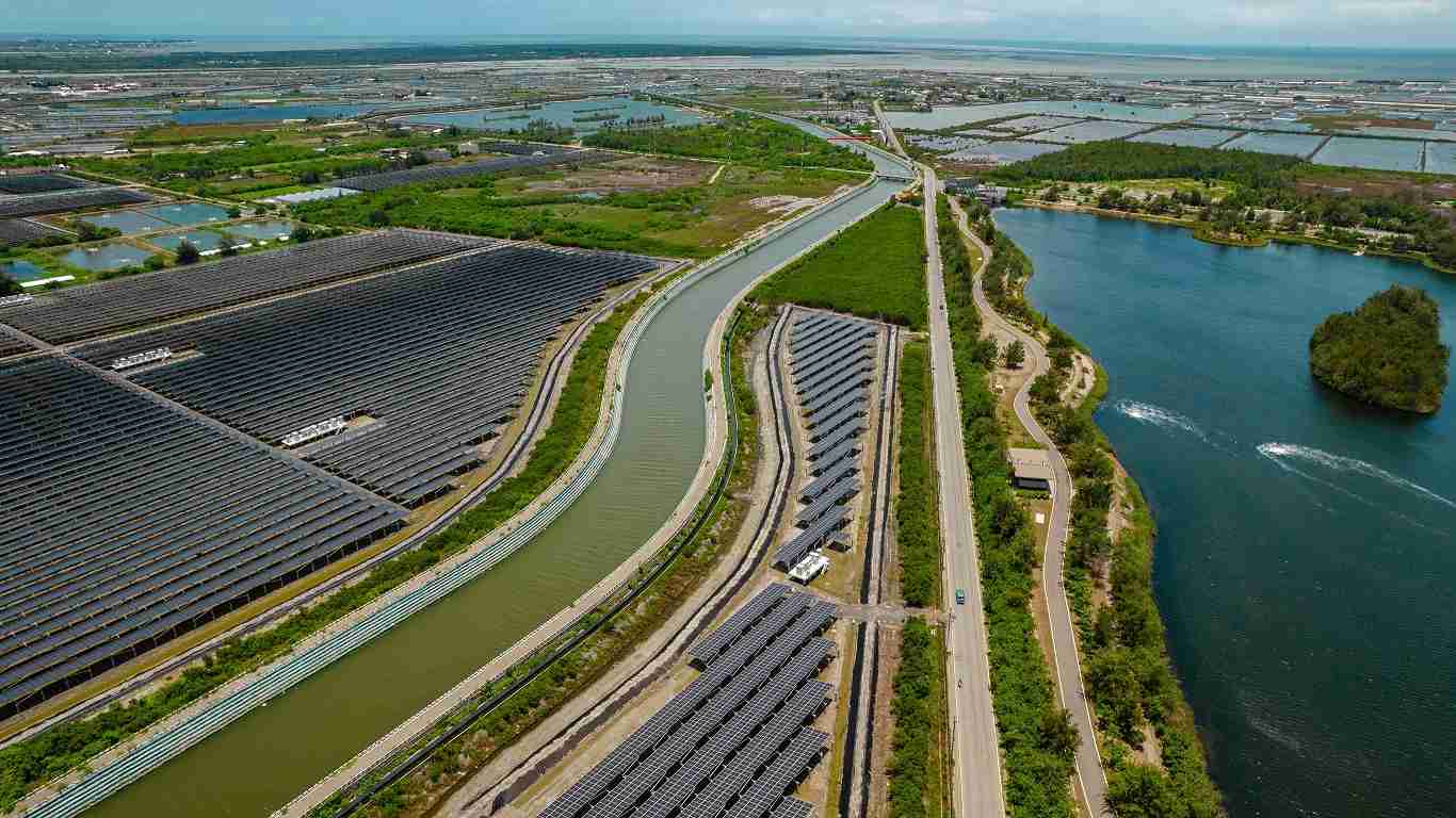 优游UB8能源事业提供智慧能源管理、、、、太阳能监控管理、、全方位电厂建置及运维解决方案，，并拥有管理超过6000案场的经验