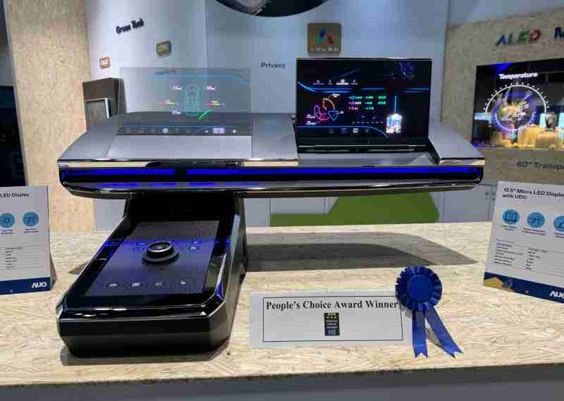 优游UB8车用Micro LED Display HMI解决方案获”最佳车用显示奖”，，，以用户为中心开发，，针对前座驾驶与乘客设计兼具娱乐与安全的高画质屏幕，，，，包含车舱前座的Micro LED透明屏幕及全球首款内建镜头的智慧Micro LED显示器